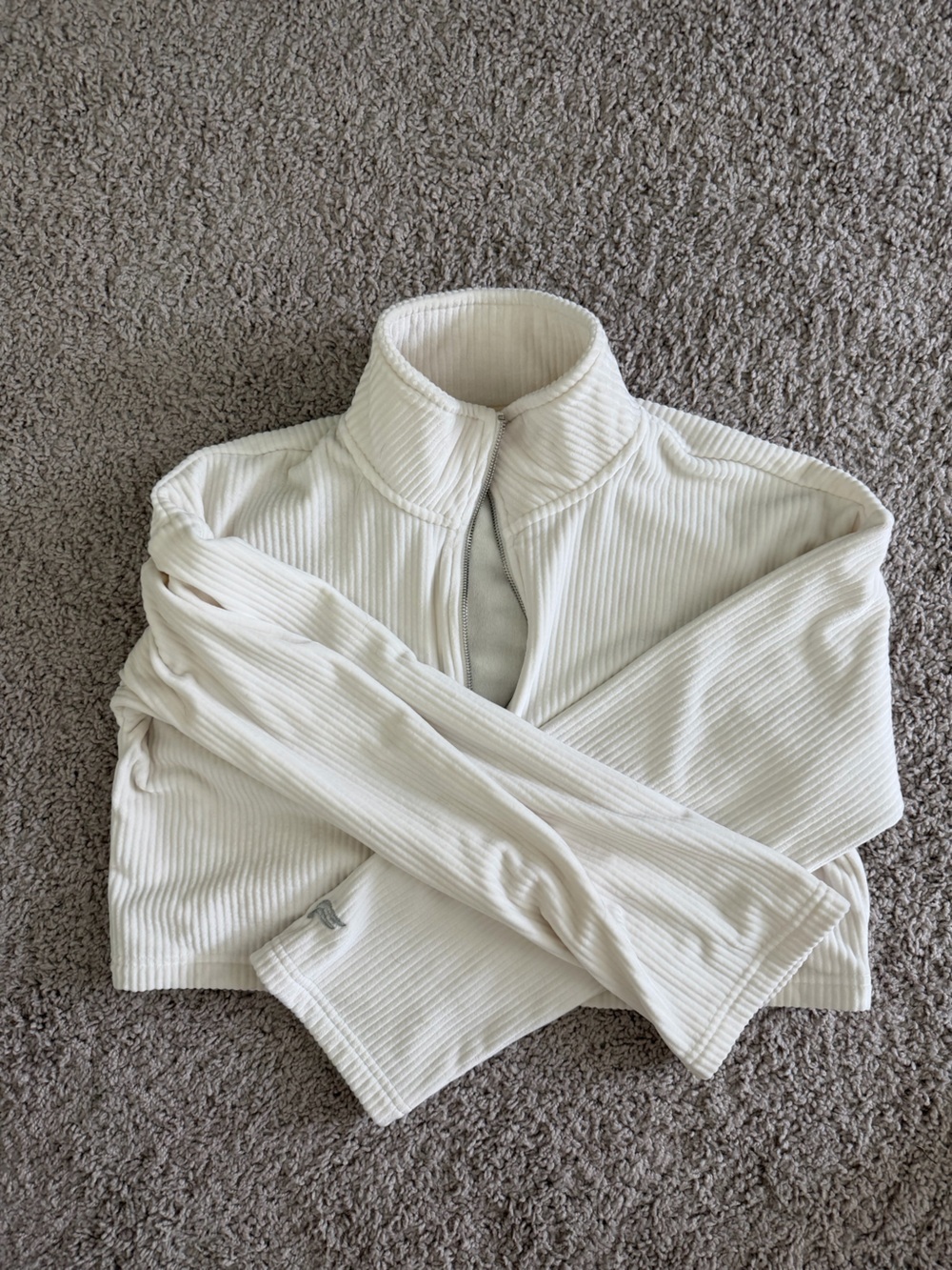 Fabletics Women’s white Ribbed Half-Zip Pullover Top. Cropped.